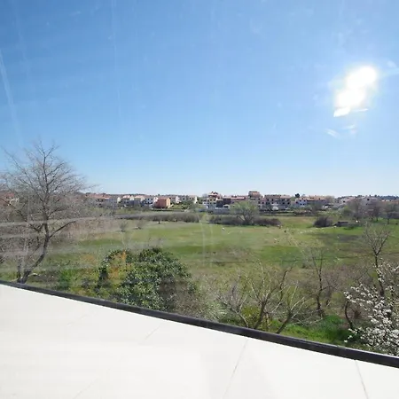 In Fazana Mit Schoenem Balkon