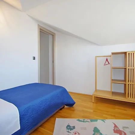 In Fazana Mit Schoenem Balkon Apartment