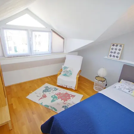 In Fazana Mit Schoenem Balkon Apartment