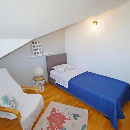 In Fazana Mit Schoenem Balkon